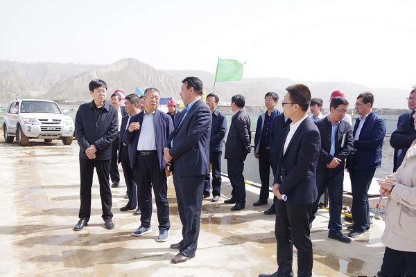 黄继宗调研开云集团官网开云集团官网首页-开云(中国)过境车辆综合服务中心一期（开云集团官网开云集团官网首页-开云(中国)市中心充电站）项目建设情况(图2)