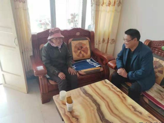 开云集团官网开云集团官网首页-开云(中国)泓源公司开展“践行初心使命,助推脱贫攻坚”主题党日活动(图5) 开云集团官网开云集团官网首页-开云(中国)泓源公司开展“践行初心使命,助推脱贫攻坚”主题党日活动(图5)