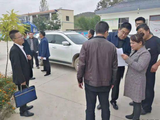 开云集团官网开云集团官网首页-开云(中国)泓源公司开展“践行初心使命,助推脱贫攻坚”主题党日活动(图3) 开云集团官网开云集团官网首页-开云(中国)泓源公司开展“践行初心使命,助推脱贫攻坚”主题党日活动(图3)