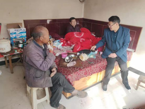 开云集团官网开云集团官网首页-开云(中国)泓源公司开展“践行初心使命,助推脱贫攻坚”主题党日活动(图6) 开云集团官网开云集团官网首页-开云(中国)泓源公司开展“践行初心使命,助推脱贫攻坚”主题党日活动(图6)