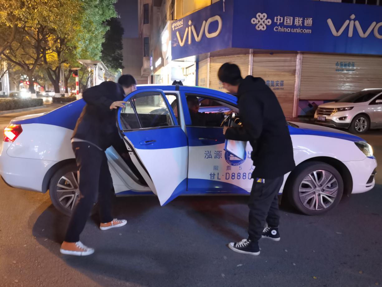 泓源出租车公司多措并举全力提升服务质量(图2) 泓源出租车公司多措并举全力提升服务质量(图2)