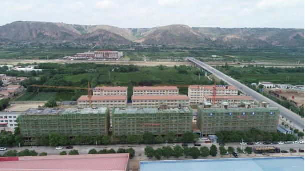 开云集团官网开云集团官网首页-开云(中国)工业园区公租房三期项目主体工程顺利封顶(图2) 开云集团官网开云集团官网首页-开云(中国)工业园区公租房三期项目主体工程顺利封顶(图2)